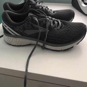 Brand new brooks running shoes for women or men